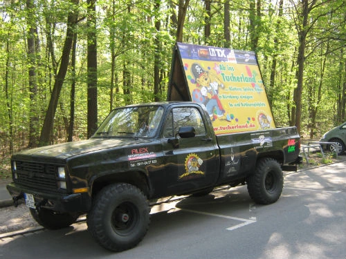 Archivfoto eines Promo-Trucks mit großer Tucherland-Werbefläche